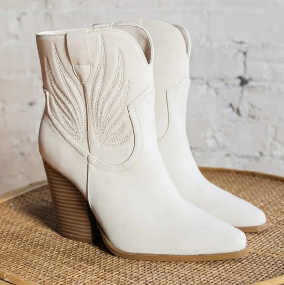 New! Beige Distressed Western Cowboy Block Heel Ankle Booties Boots - Picture 1 of 7